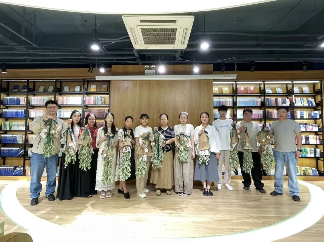 【焦仲动态】书香承古韵 艾香寄安康——焦作仲裁案件受理中心开展端午节主题活动